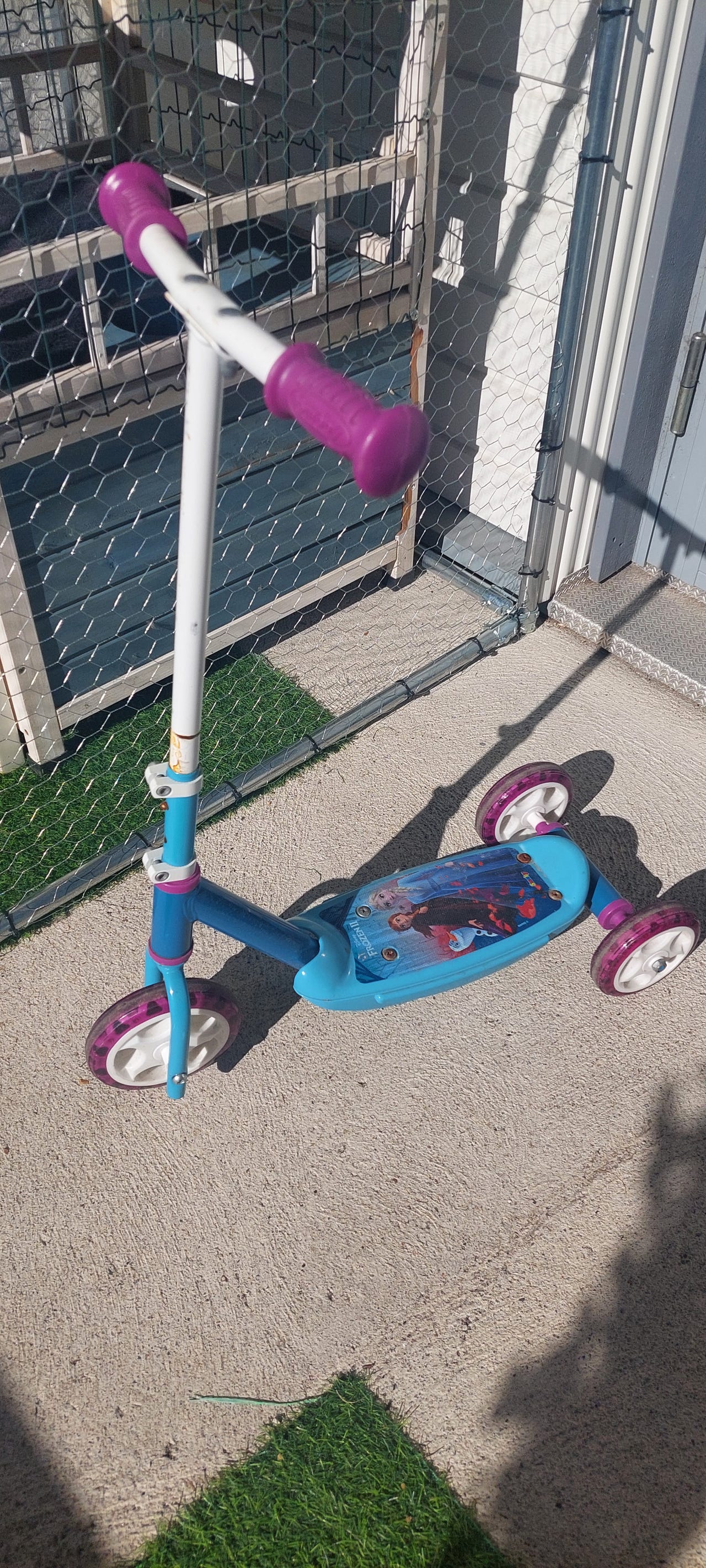 Frozen potkulauta/skuutti